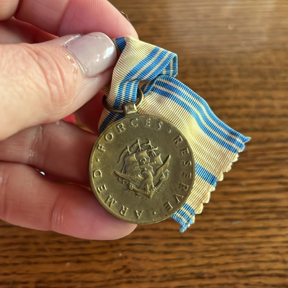 Vintage United States Navy medal and stripes - Picture 3 of 8